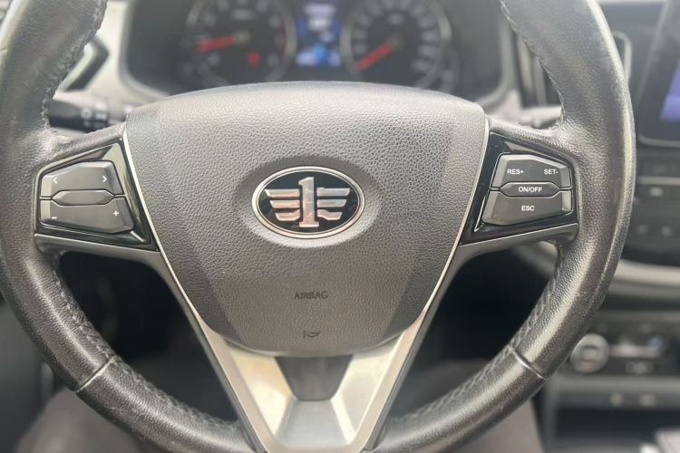 Used FAW Senya R7 2017 Smart Connected Version 1.6L Automatic Zhiyue Model Steering Wheel