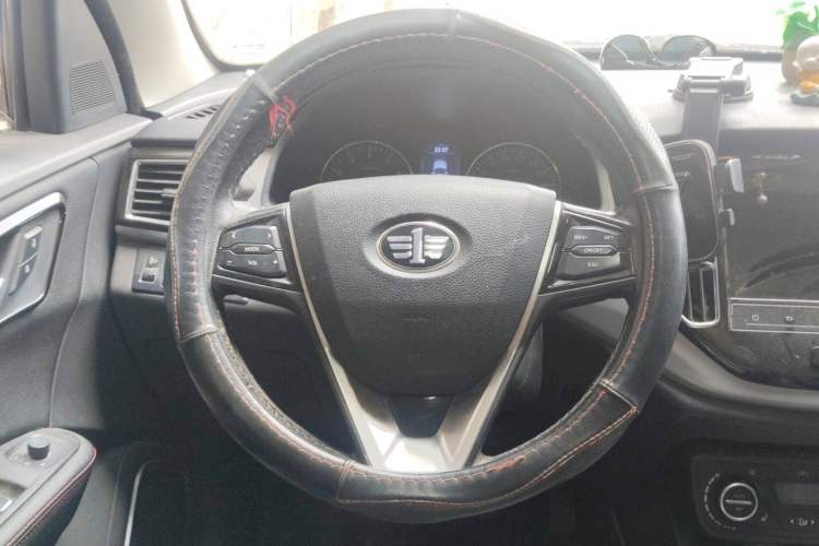 Used FAW Senya R7 2017 Smart Connected Version 1.5T Manual Zhiqing Model Steering Wheel