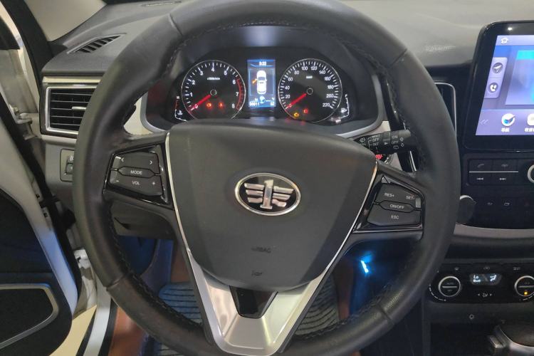 Used FAW Senya R7 2017 Smart Connected Version 1.6L Automatic Zhiyue Model Steering Wheel