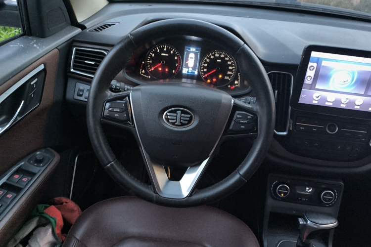 Used FAW Senya R7 2017 1.6L Automatic Smart Version Steering Wheel