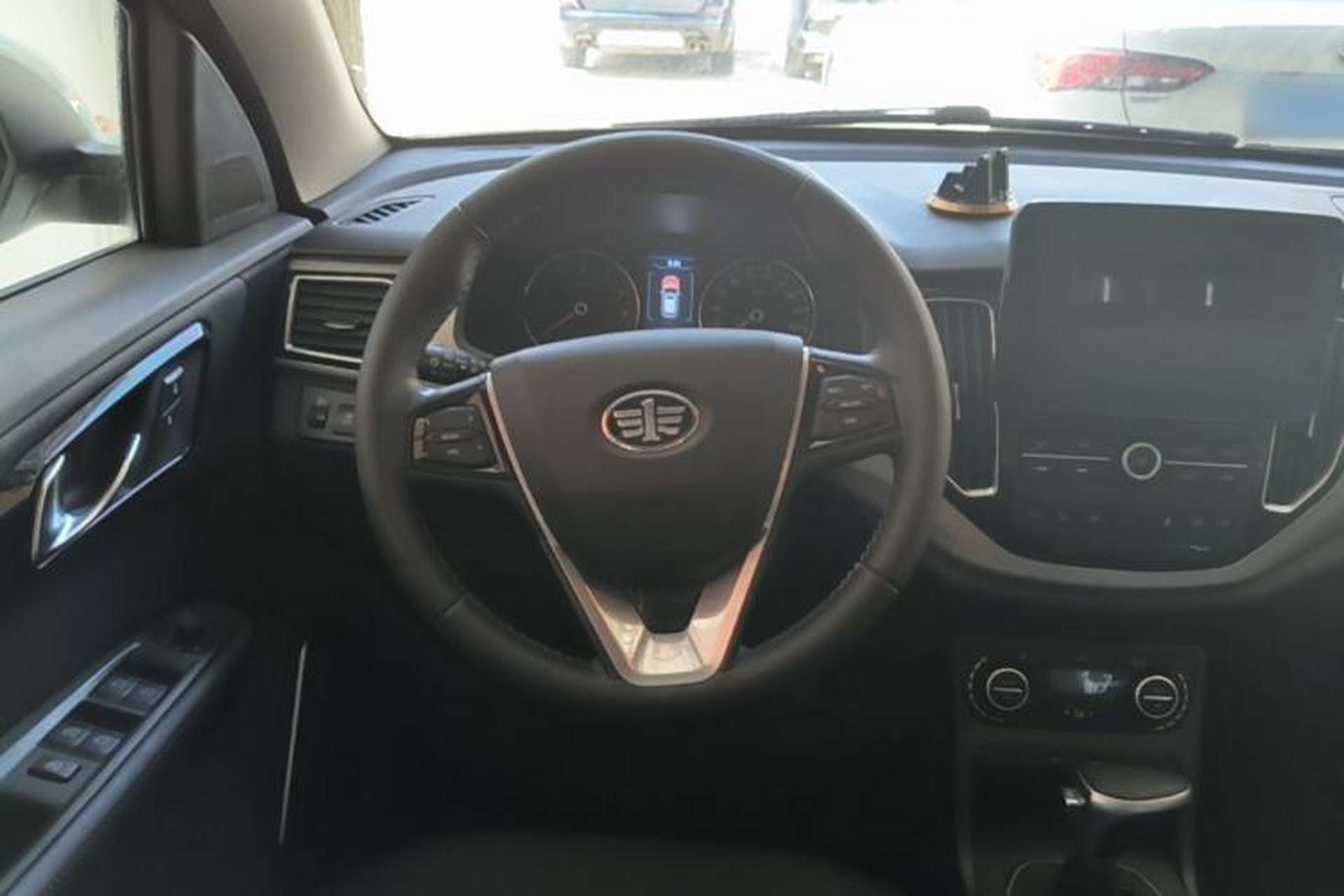 Used FAW Senya R7 2017 1.6L Automatic Smart Version Steering Wheel