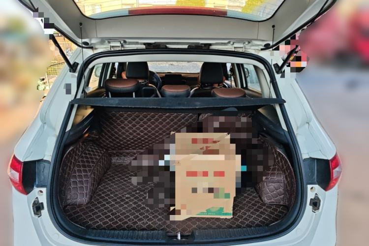 Used FAW Senya R7 2017 1.6L Automatic Smart Version Trunk