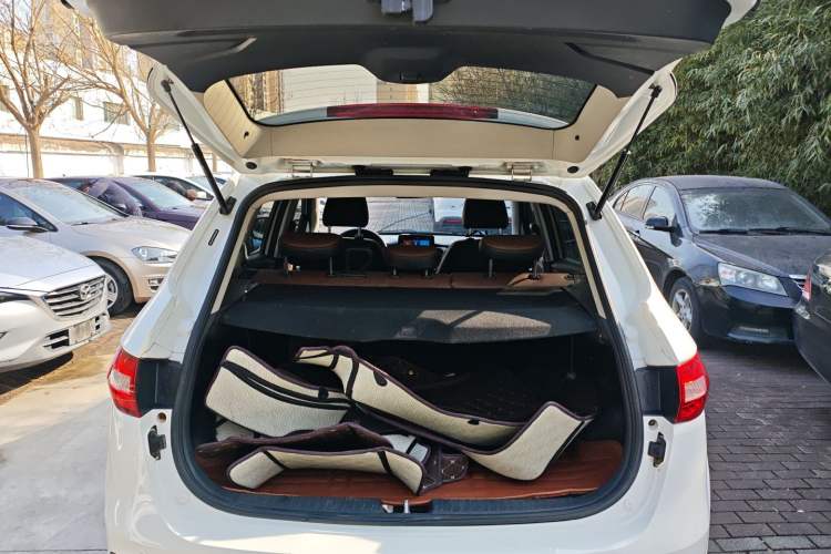 Used FAW Senya R7 2017 1.6L Automatic Smart Version Trunk