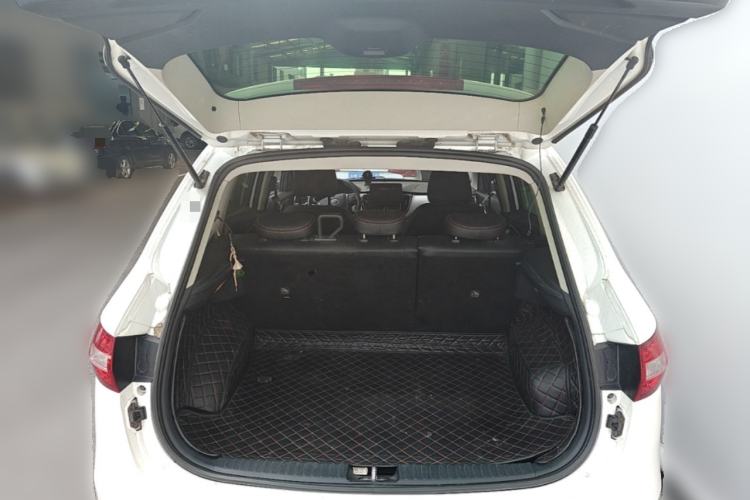 Used FAW Senya R7 2017 1.6L Manual Smart Model Trunk