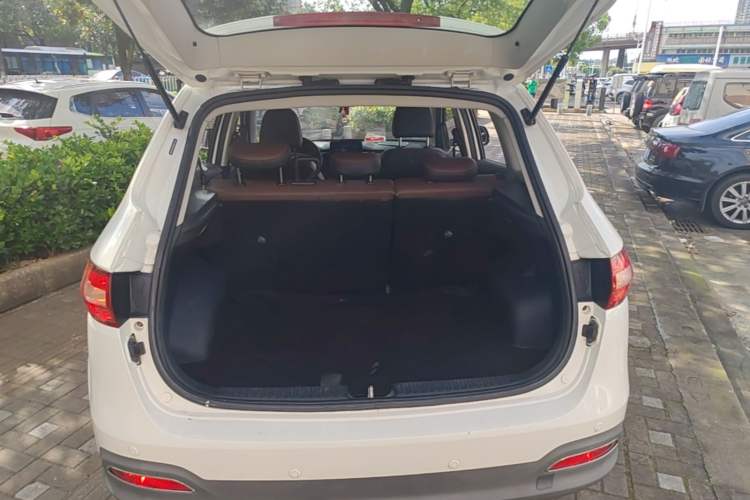 Used FAW Senya R7 2017 1.6L Automatic Smart Version Trunk
