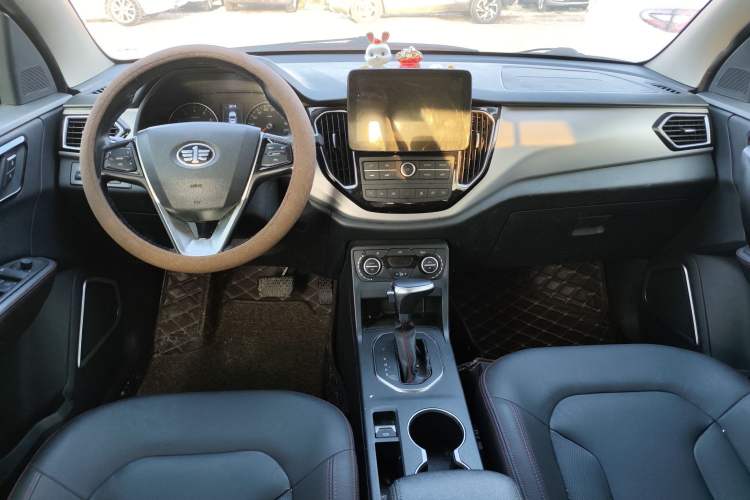 Used FAW Senya R7 2017 1.6L Automatic Smart Version Interior 1