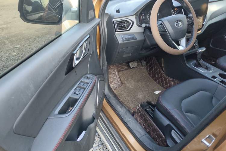 Used FAW Senya R7 2017 1.6L Automatic Smart Version Interior 5