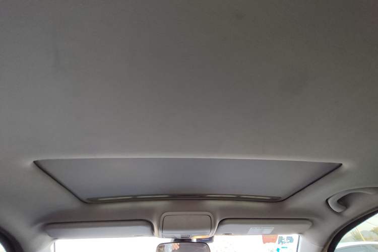 Used FAW Senya R7 2017 1.6L Automatic Smart Version Interior 7
