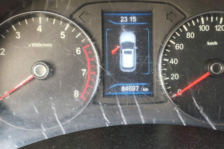 Used FAW Senya R7 2017 1.6L Automatic Smart Version Odometer Close Up