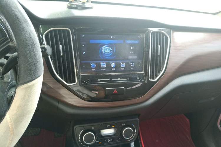 Used FAW Senya R7 2018 R7C 1.6L Automatic Luxury Model Audio And AC Panel