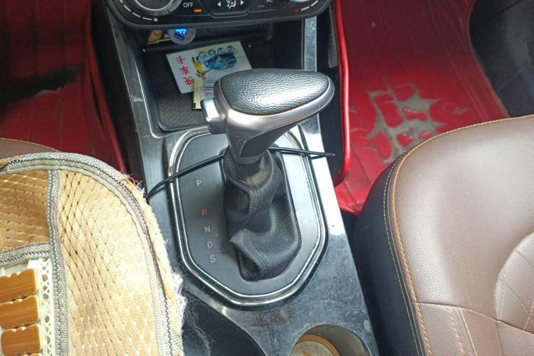 Used FAW Senya R7 2018 R7C 1.6L Automatic Luxury Model Gear Lever