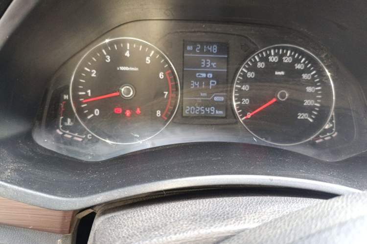 Used FAW Senya R7 2018 R7C 1.6L Automatic Luxury Model Odometer Close Up