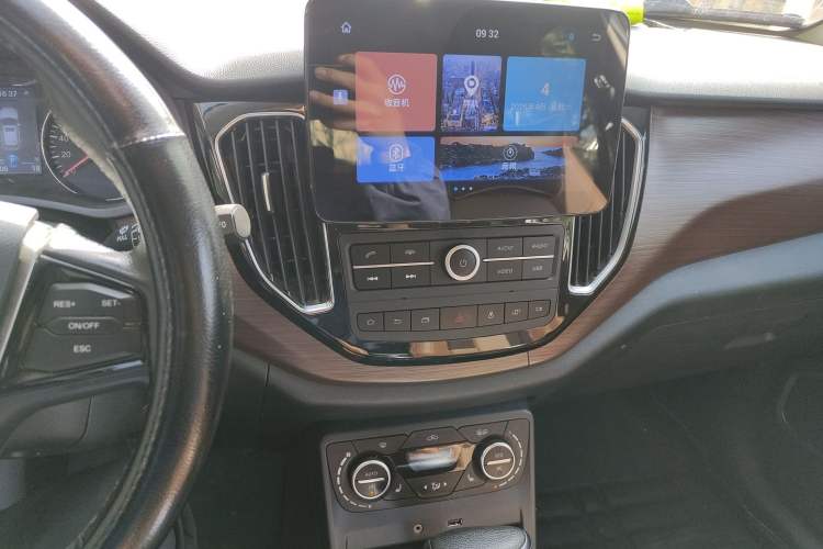 Used FAW Senya R7 2018 R7C 1.6L Automatic Smart Edition Audio And AC Panel