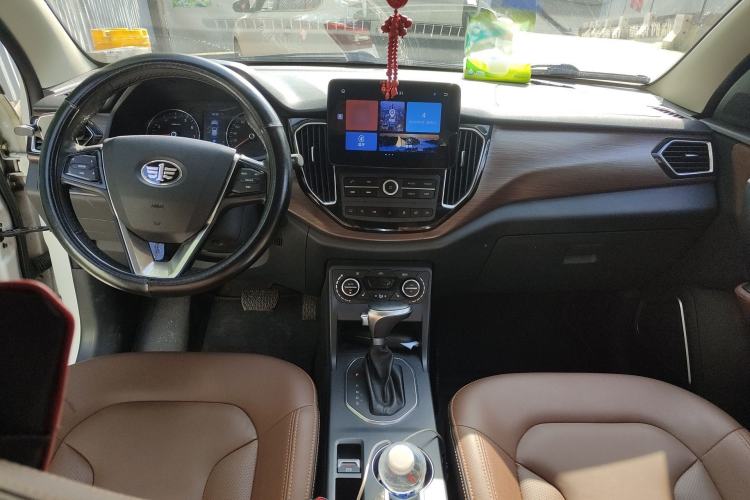 Used FAW Senya R7 2018 R7C 1.6L Automatic Smart Edition Center Console