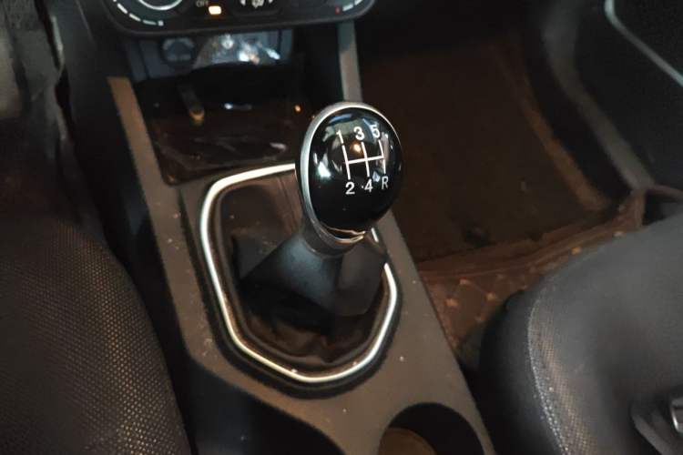 Used FAW Senya R7 2018 R7C 1.6L Manual Luxury Model Gear Lever