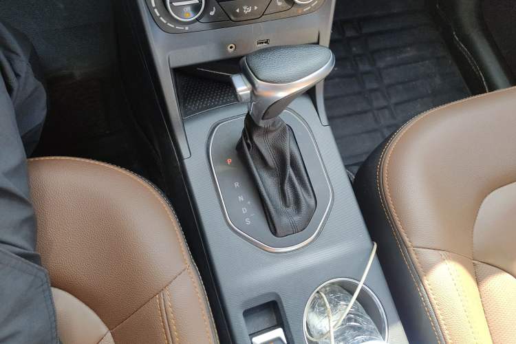 Used FAW Senya R7 2018 R7C 1.6L Automatic Smart Edition Gear Lever