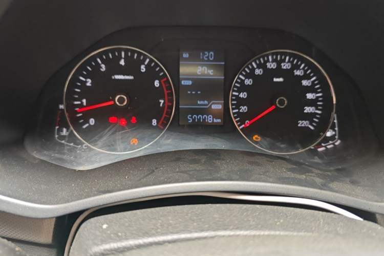 Used FAW Senya R7 2018 R7C 1.6L Manual Luxury Model Odometer Close Up