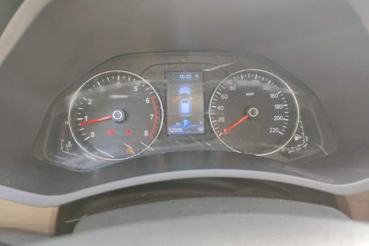 Used FAW Senya R7 2018 R7C 1.6L Automatic Smart Edition Odometer Close Up
