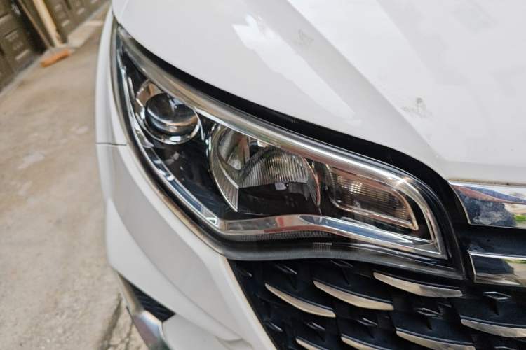 Used FAW Senya R7 2018 R7C 1.6L Manual Luxury Model Right Front Headlight