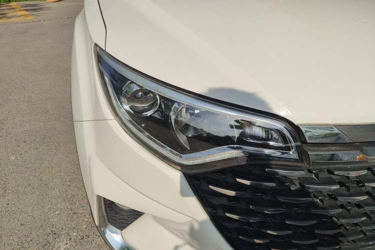 Used FAW Senya R7 2018 R7C 1.6L Automatic Smart Edition Right Front Headlight