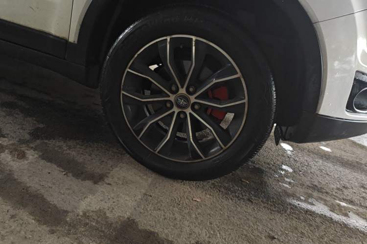 Used FAW Senya R7 2018 R7C 1.6L Manual Luxury Model Right Front Wheel Hub