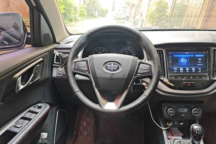 Used FAW Senya R7 2018 R7C 1.6L Manual Luxury Model Steering Wheel