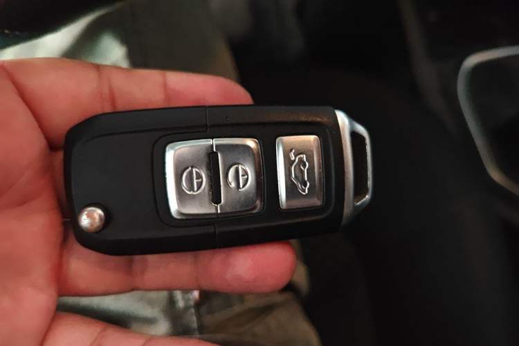 Used FAW Senya R7 2018 R7C 1.6L Manual Luxury Model Vehicle Key