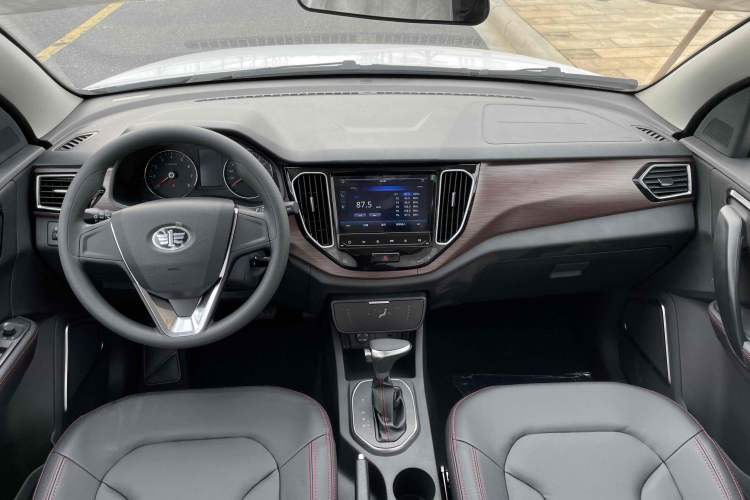 Used FAW Senya R7 2024 1.5L Automatic Comfort Version Interior 1