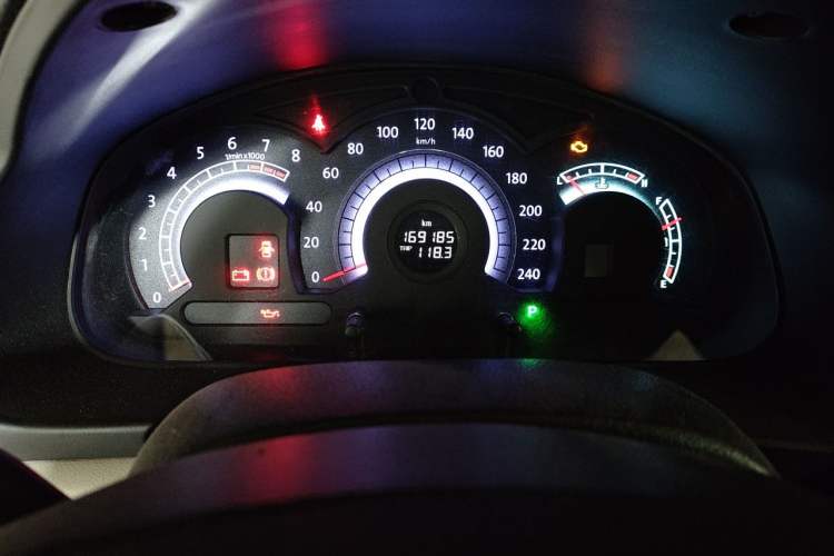 Used FAW Senya R8  Odometer Close Up