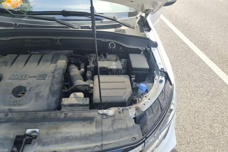 Used FAW Senya R8 2020 1.6L Automatic Comfort Model Engine Bay Left