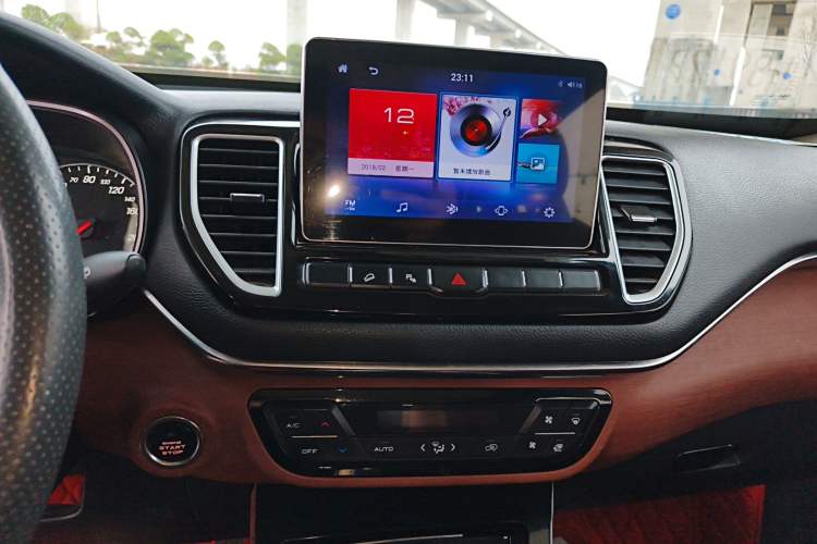 Used FAW Senya R9 2018 1.2T Automatic Luxury Smart Edition Audio And AC Panel