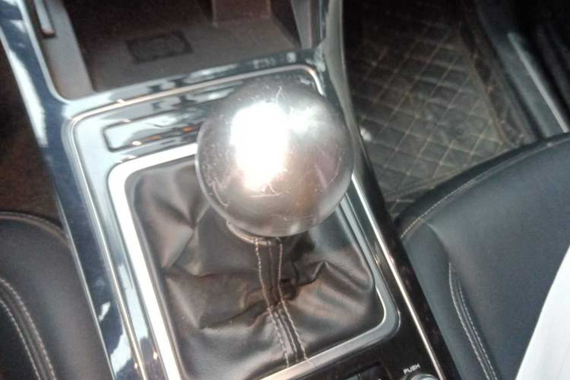 Used FAW Senya R9 2018 1.2T Manual Prestige Smart Enjoyment Model Gear Lever