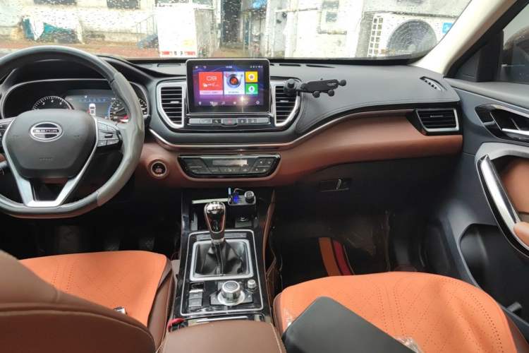 Used FAW Senya R9 2018 1.2T Manual Flagship Smart Edition Audio And AC Panel