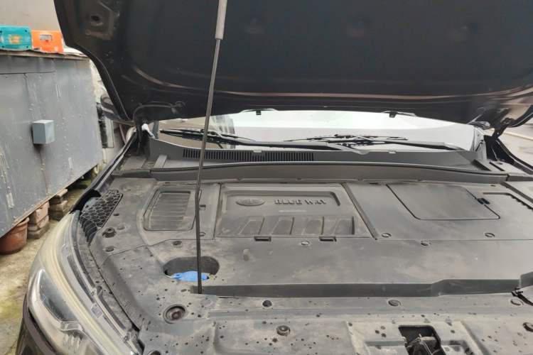 Used FAW Senya R9 2018 1.2T Manual Flagship Smart Edition Engine Bay Right