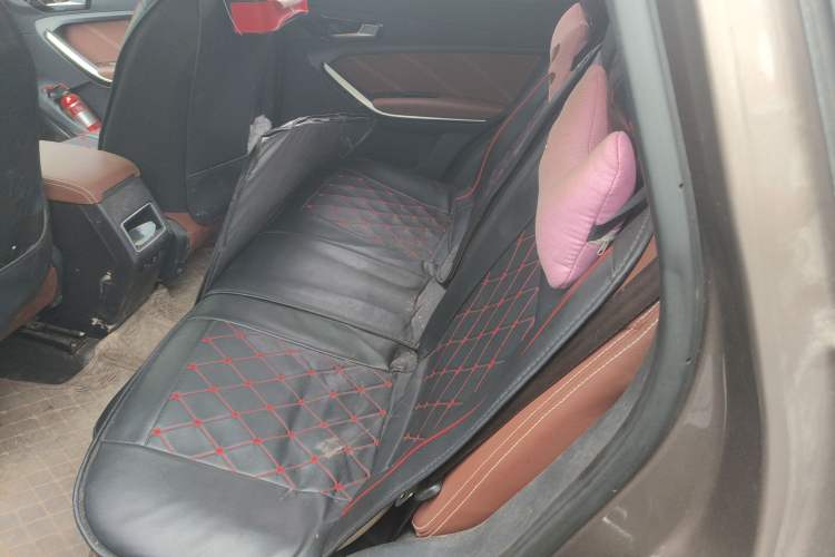Used FAW Senya R9 2018 1.2T Automatic Luxury Smart Edition Interior 1