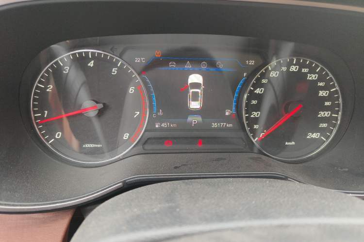 Used FAW Senya R9 2018 1.2T Automatic Luxury Smart Edition Odometer Close Up