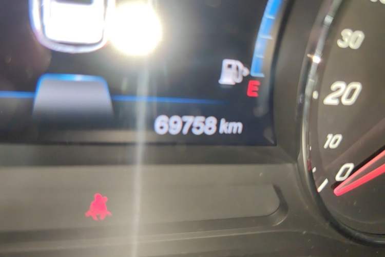 Used FAW Senya R9 2018 1.2T Manual Flagship Smart Edition Odometer Close Up