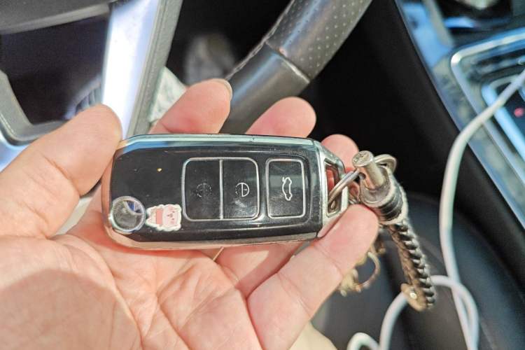 Used FAW Senya R9 2018 1.2T Automatic Luxury Smart Edition Vehicle Key