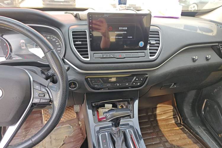 Used FAW Senya R9 2018 1.2T Automatic Luxury Smart Edition Audio And AC Panel