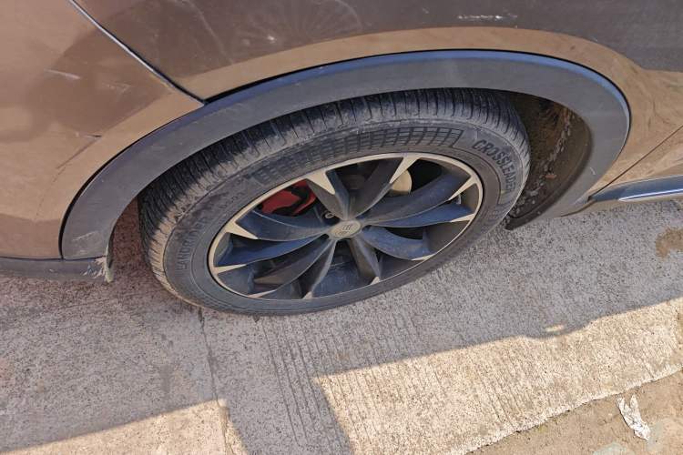 Used FAW Senya R9 2018 1.2T Automatic Luxury Smart Edition Left Front Wheel Hub