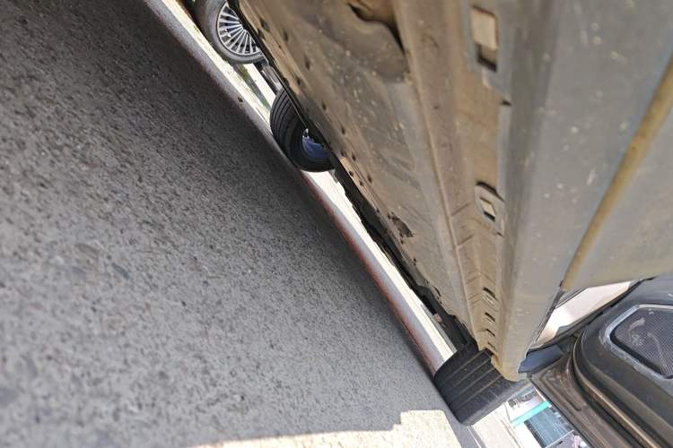 Used FAW Senya R9 2018 1.2T Automatic Luxury Smart Edition Right Side Sill