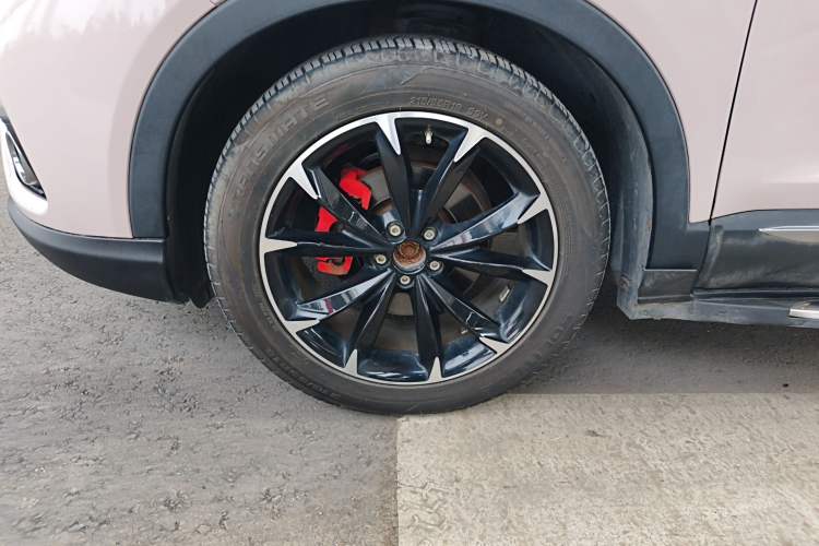 Used FAW Senya R9 2018 1.2T Automatic Luxury Smart Edition Left Front Wheel Hub