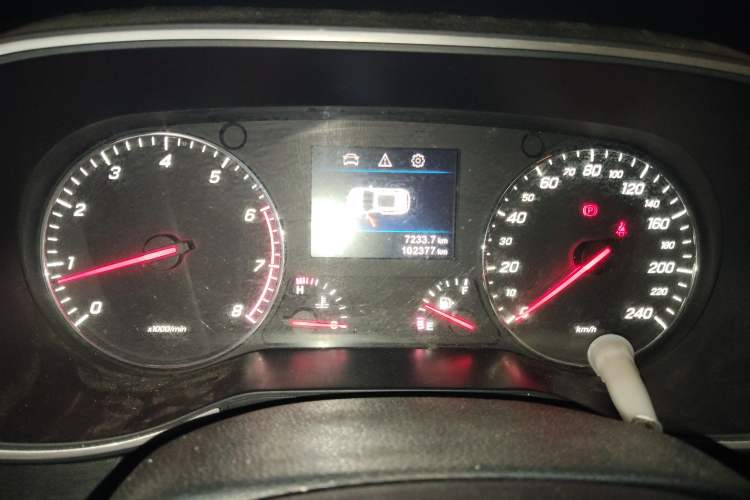 Used FAW Senya R9 2018 1.2T Manual Luxury Smart Edition Odometer Close Up