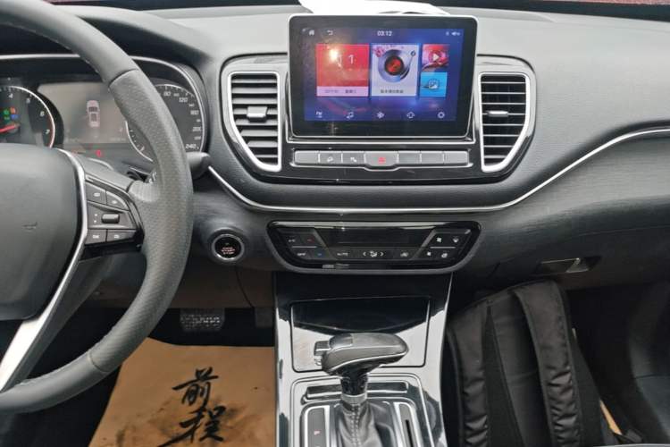 Used FAW Senya R9 2018 1.2T Automatic Luxury Smart Edition Audio And AC Panel