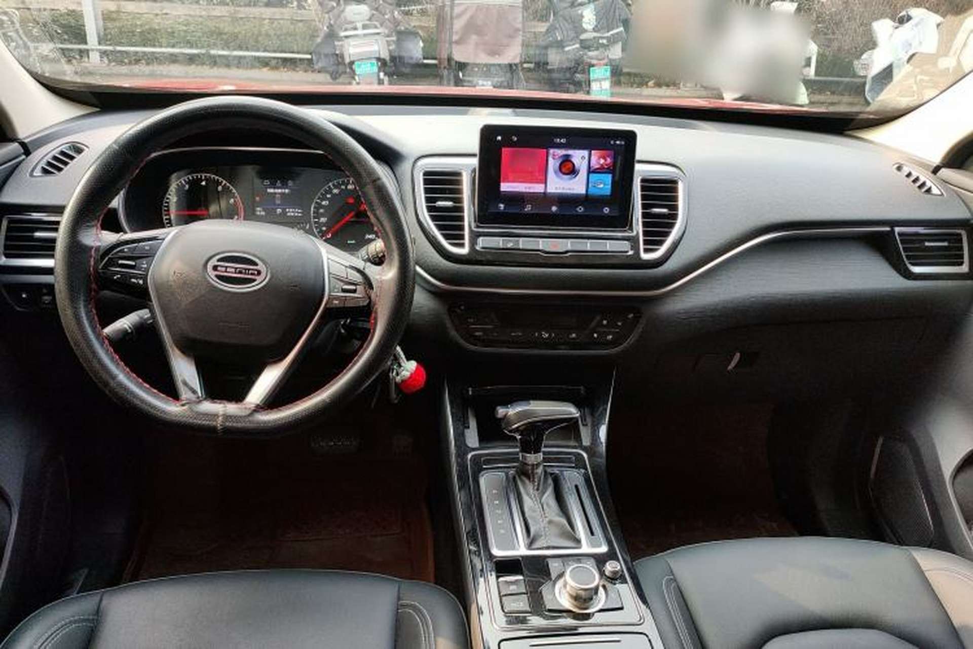 Used FAW Senya R9 2018 1.2T Automatic Comfortable Smart Edition Center Console