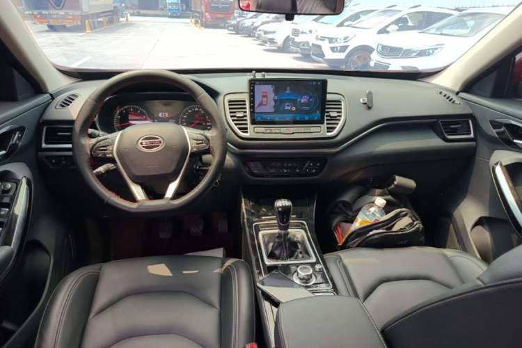 Used FAW Senya R9 2018 1.2T Manual Luxury Smart Edition Center Console