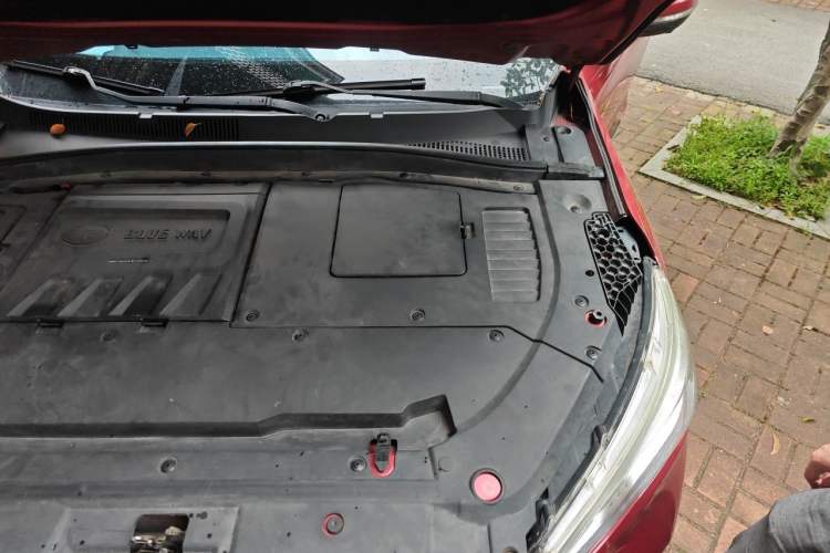 Used FAW Senya R9 2018 1.2T Automatic Prestige Smart Enjoyment Model Engine Bay Left