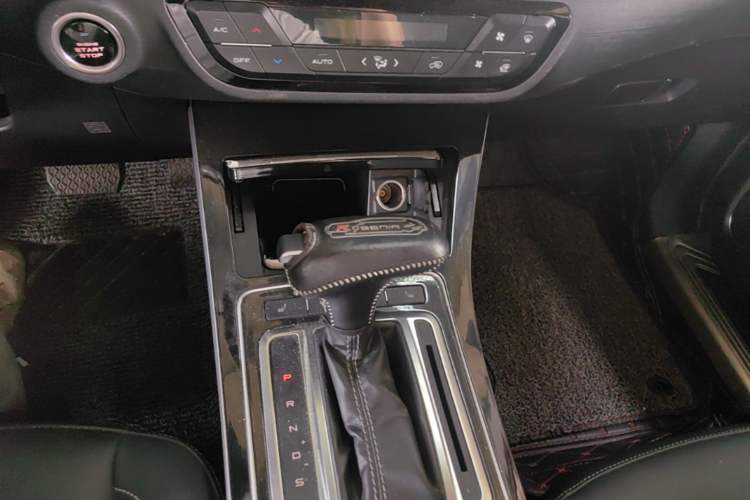 Used FAW Senya R9 2018 1.2T Automatic Prestige Smart Enjoyment Model Gear Lever