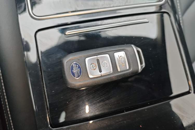 Used FAW Senya R9 2018 1.2T Automatic Luxury Smart Edition Interior 1