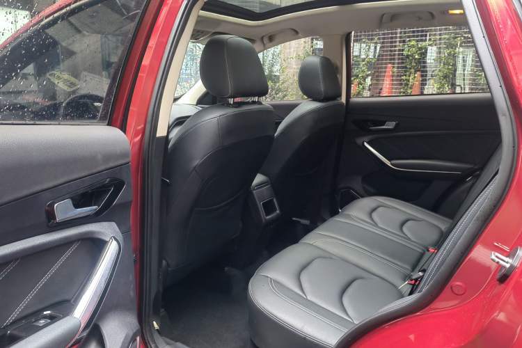 Used FAW Senya R9 2018 1.2T Automatic Luxury Smart Edition Interior 3